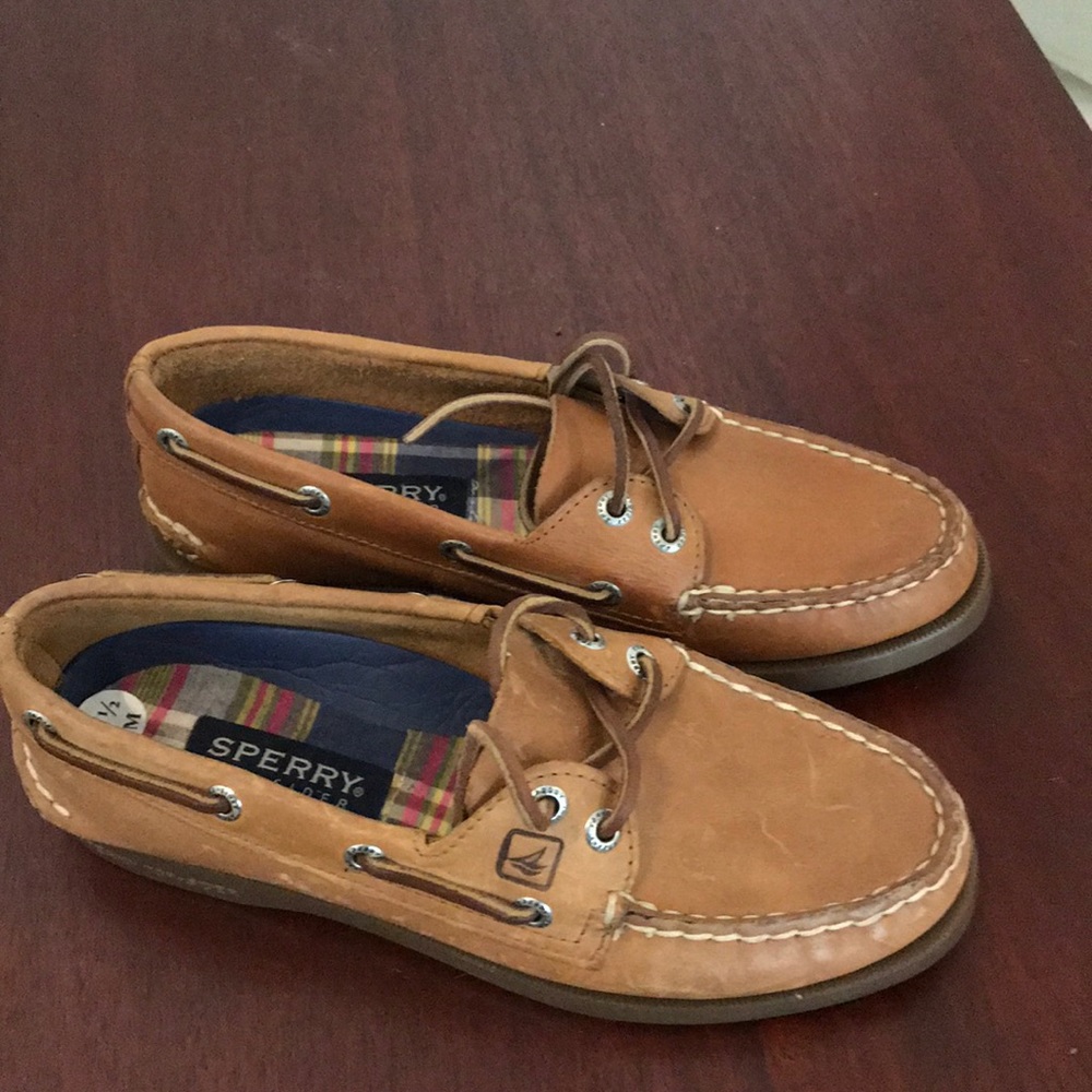 Pair of women’s leather Sperry’s.